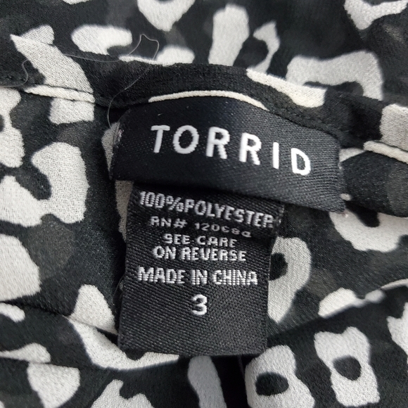 Torrid Black and White Animal Print Chiffon Surplice Blouse - Picture 5 of 6